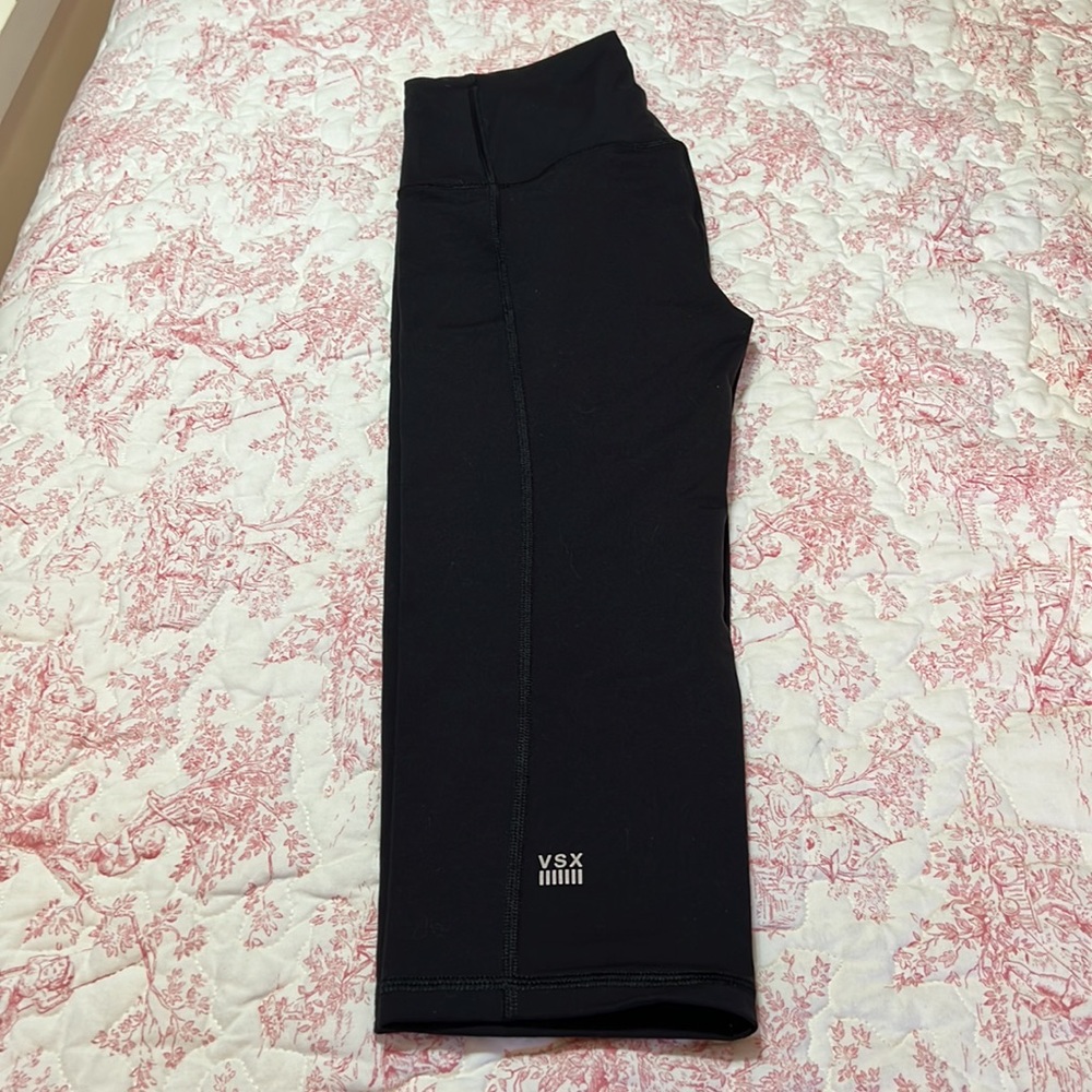 EUC Victoria’s Secret VSX Sport size small crop knockouts